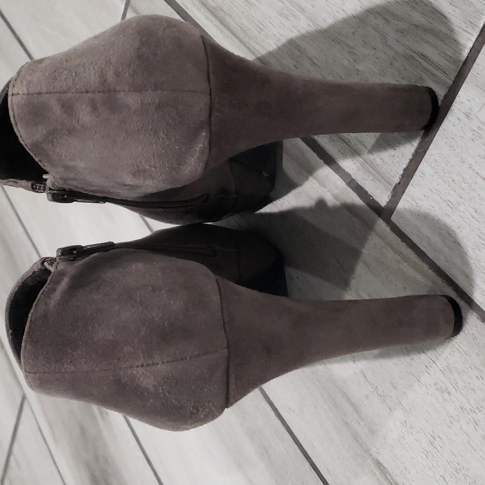 Gianni  Bini boots. - Picture 4 of 9